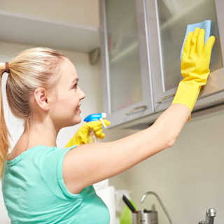 Spring Cleaning Cabinets (1)