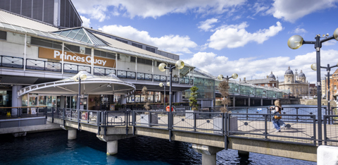 Princesquayshopping1